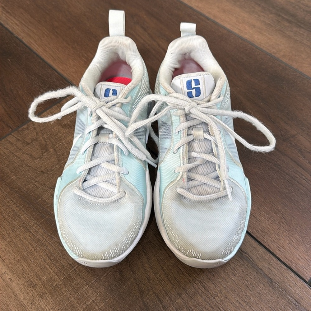 Sabrina Nike youth basketball shoes size 3y